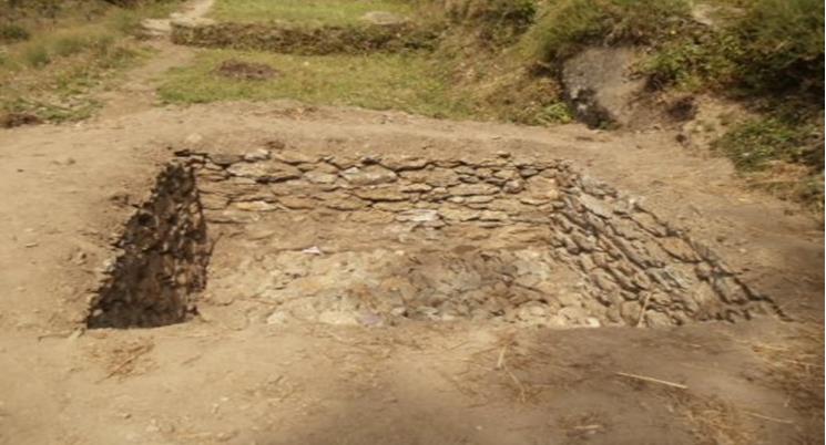 Stone-lined recharge structure